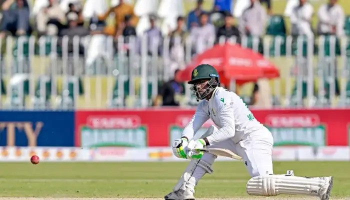 South Africa Edge Closer to Victory After Pakistan Collapse