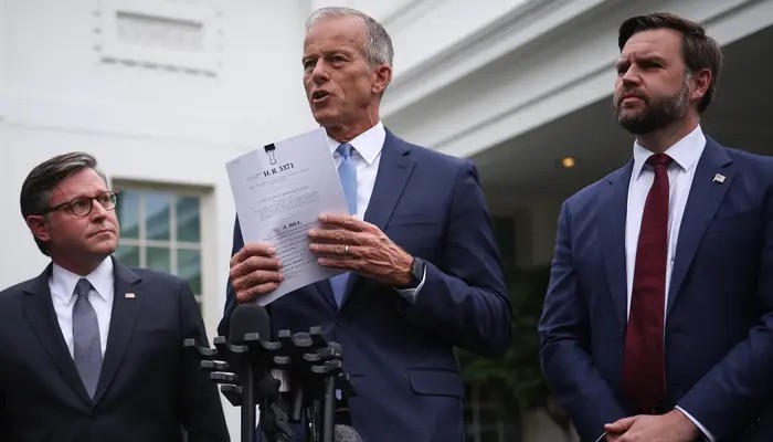 US Faces Crisis as Government Shuts Down After Deal Fails