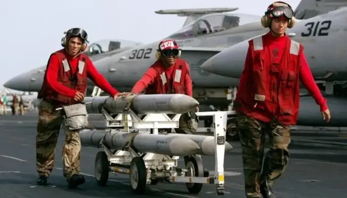 US to Supply Pakistan with Advanced AMRAAM Missiles